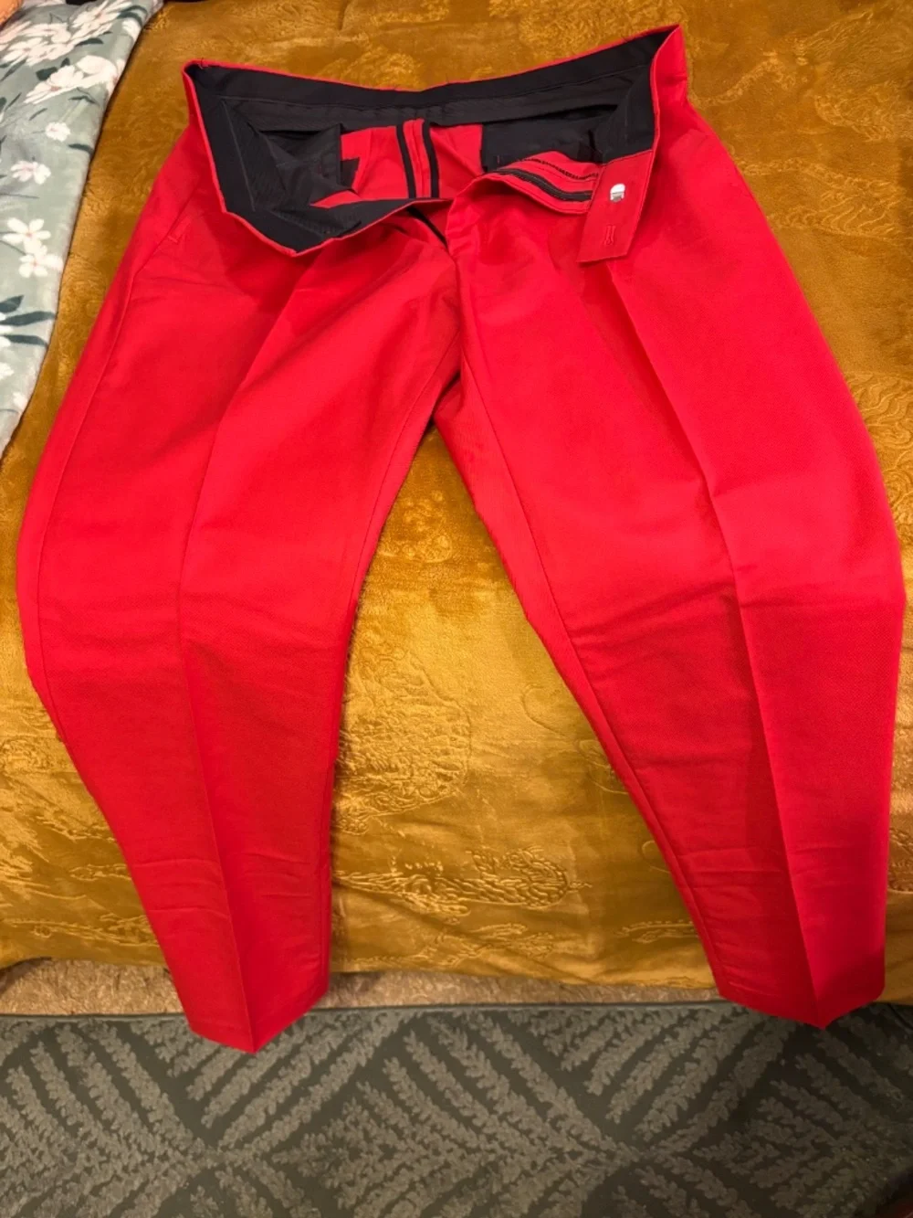 Mi Bo Tong Suit
